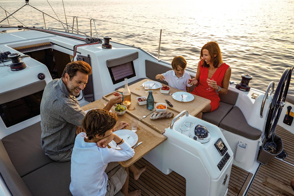 SailTime Newport Beach Jeanneau Sun Odyssey 410 - Cockpit Table